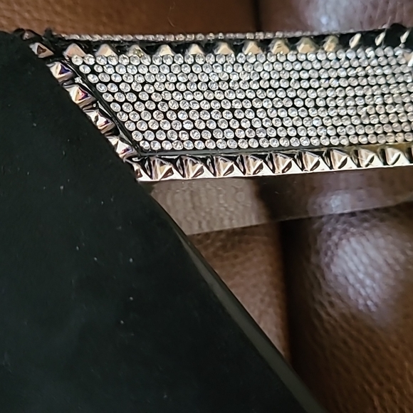 Beautiful Boots - Picture 3 of 8